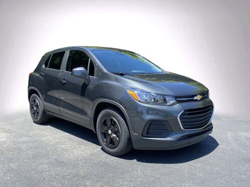 Used 2020 Chevrolet Trax LS FWD image 2