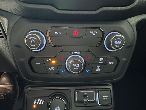 Used 2019 Jeep Renegade Altitude w/ Quick Order Package 2XM AWD/4WD image 33