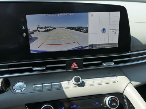 Used 2025 Hyundai Elantra SEL FWD image 18