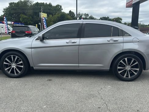 Used 2013 Chrysler 200 Touring w/ S Exterior Appearance Pkg FWD image 2