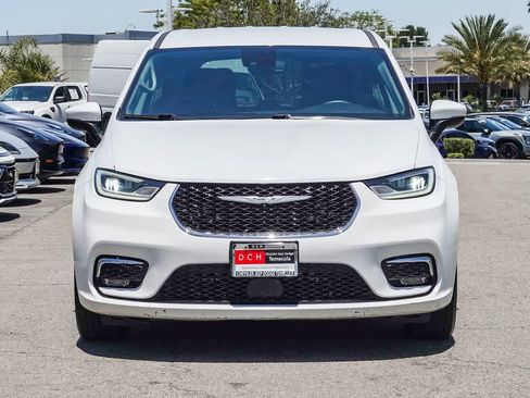 Certified 2023 Chrysler Pacifica Touring-L FWD image 2