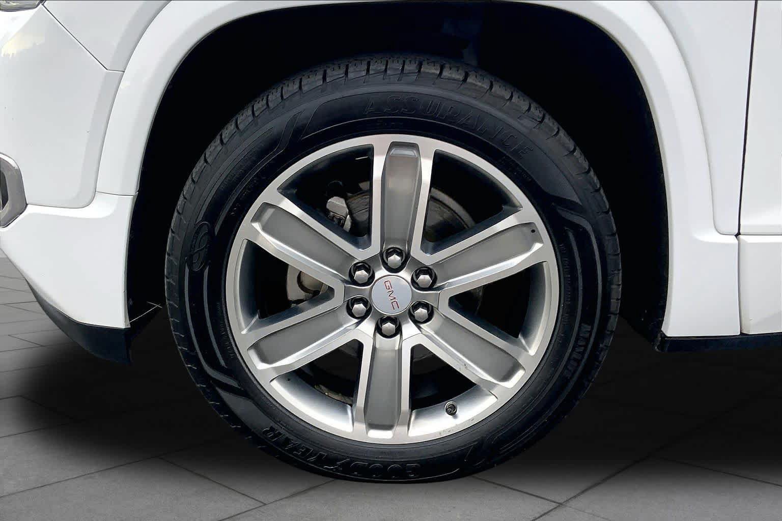 Used 2019 GMC Acadia Denali AWD/4WD image 11