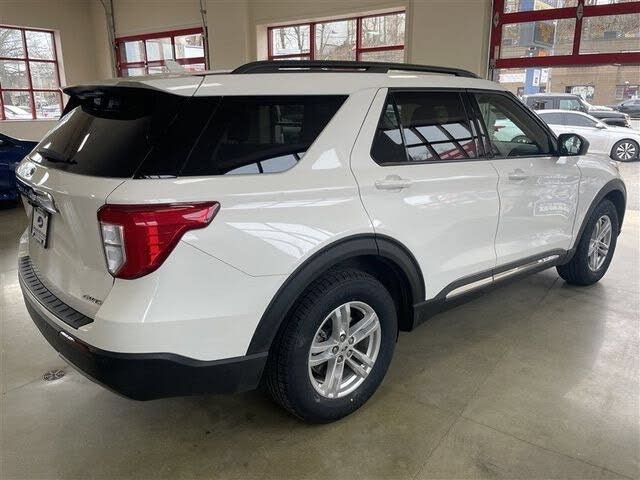 Used 2022 Ford Explorer XLT w/ Equipment Group 202A AWD/4WD image 7