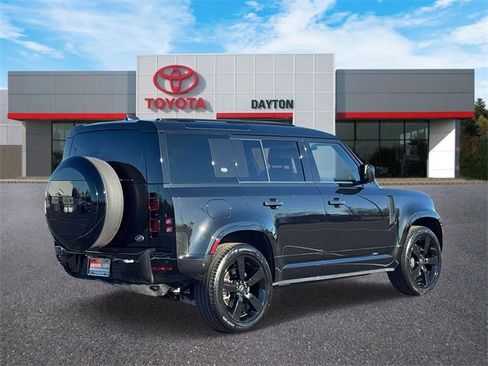 Used 2023 Land Rover Defender 110 X-Dynamic SE image 5