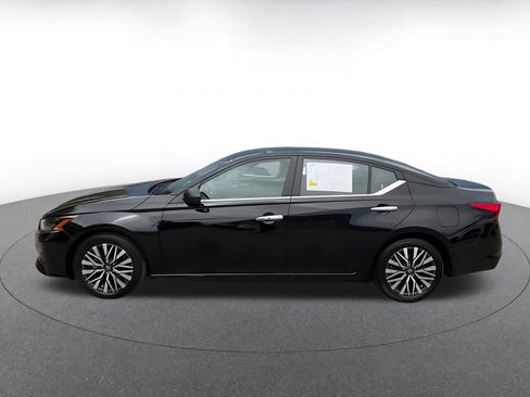 Used 2025 Nissan Altima 2.5 SV FWD image 9
