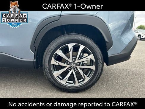 Used 2025 Toyota Corolla Cross XLE FWD image 6