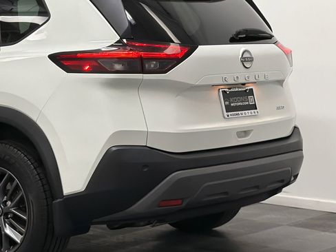 Used 2023 Nissan Rogue S AWD/4WD image 7