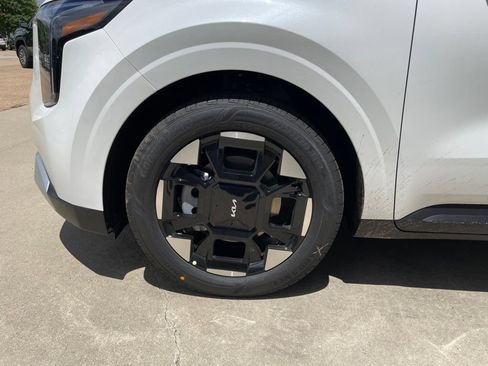 New 2026 Kia Carnival EX FWD image 16
