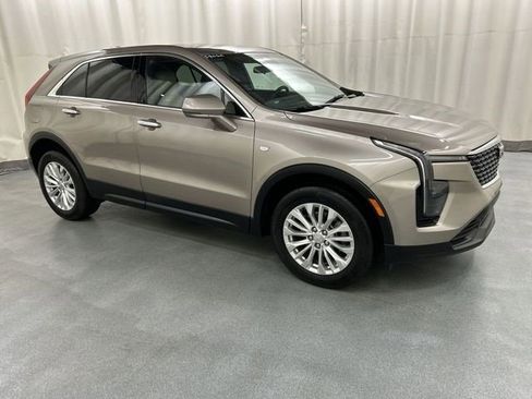 Certified 2024 Cadillac XT4 Luxury w/ Cold Weather Package image 1