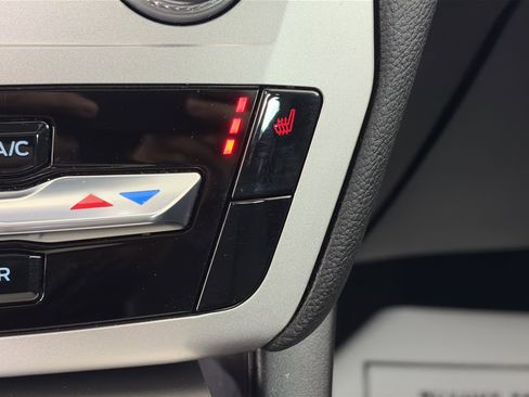 Used 2022 Ford Explorer XLT w/ Equipment Group 202A image 26