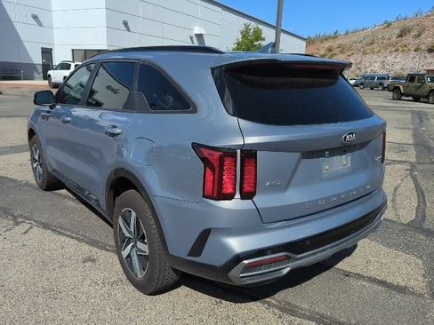 Used 2021 Kia Sorento EX w/ Panoramic Sunroof Package AWD/4WD image 4