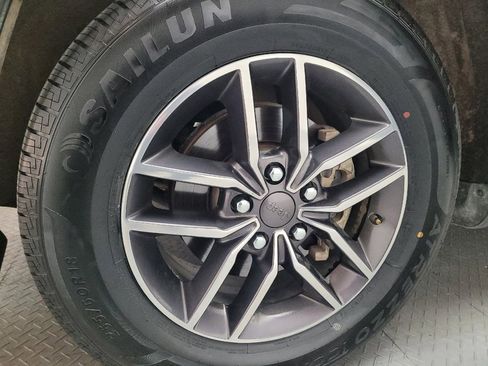 Used 2020 Jeep Grand Cherokee Limited image 31