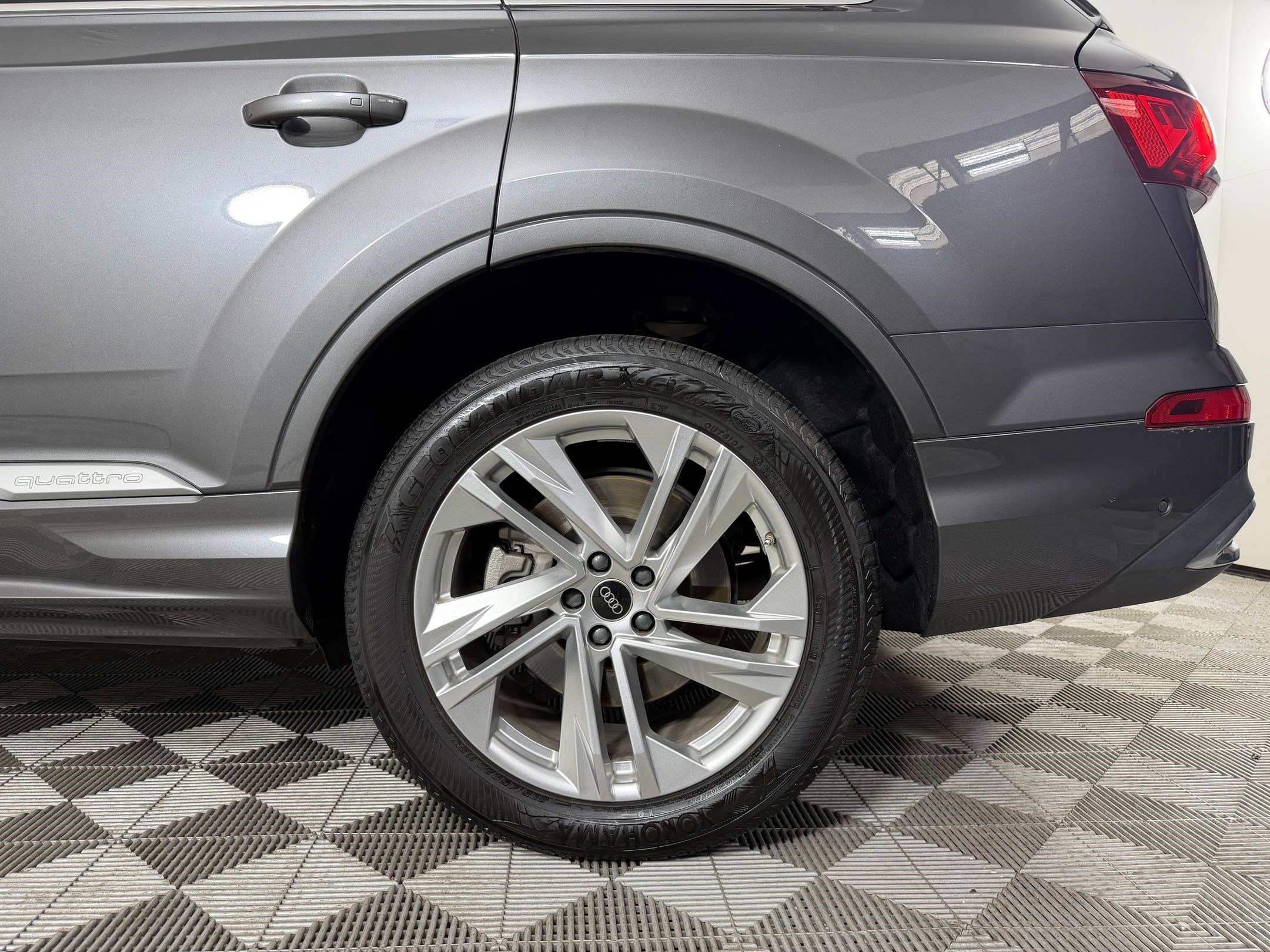 Used 2023 Audi Q7 3.0T Premium Plus AWD/4WD image 30