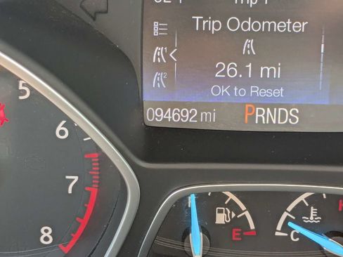 Used 2017 Ford Escape SE w/ Equipment Group 201A FWD image 32