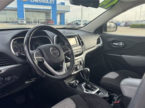 Used 2014 Jeep Cherokee Latitude w/ Comfort/Convenience Group image 17