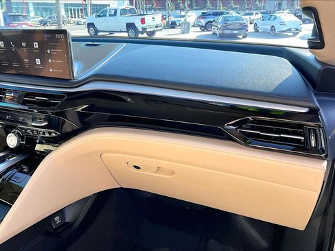 Used 2025 Acura MDX SH-AWD w/ Technology Package image 18