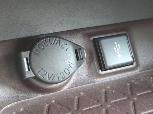 Used 2022 Toyota RAV4 Limited AWD/4WD image 6