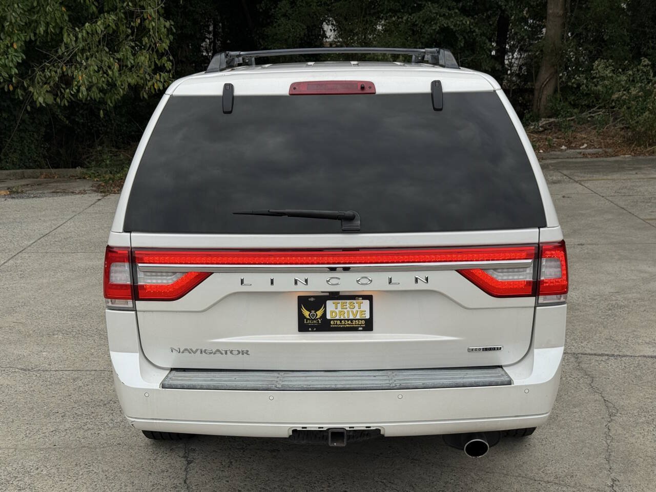 Used 2015 Lincoln Navigator 2WD image 12