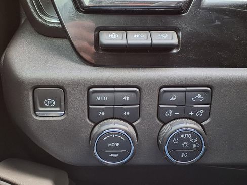 Used 2023 Chevrolet Silverado 1500 ZR2 w/ Technology Package image 24