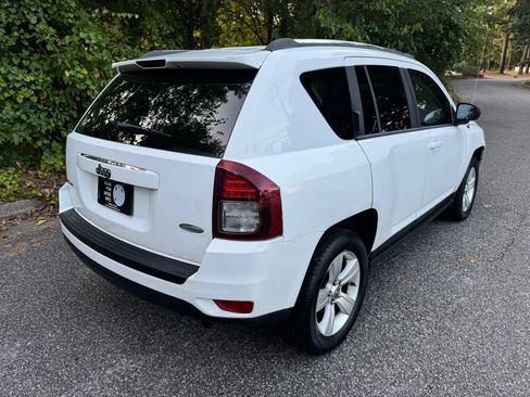 Used 2014 Jeep Compass Latitude image 2
