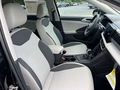 New 2026 Volkswagen Taos SE FWD image 23