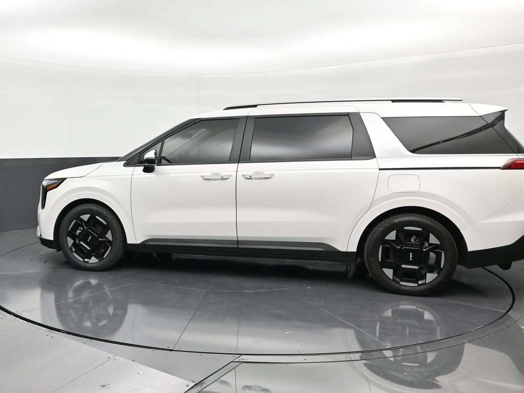 Used 2025 Kia Carnival EX FWD image 2