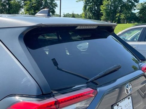 Used 2022 Toyota RAV4 LE FWD image 22