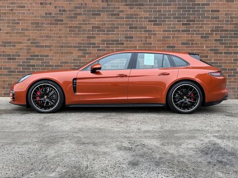 Used 2023 Porsche Panamera GTS image 2