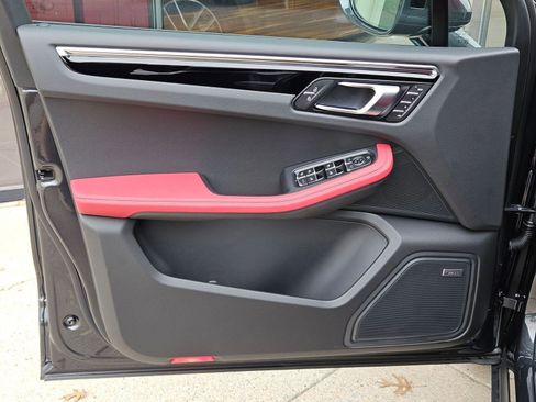 New 2026 Porsche Macan image 13