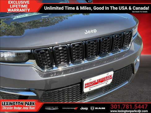 Used 2025 Jeep Grand Cherokee Limited AWD/4WD image 32