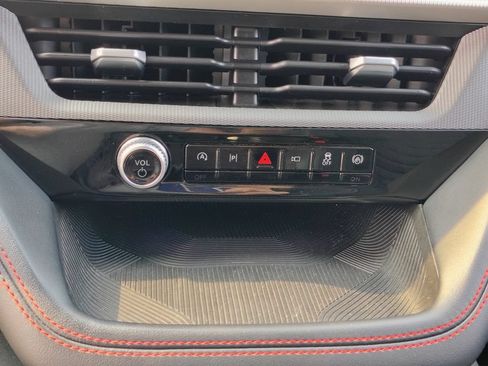 Used 2025 Ford Explorer ST-Line w/ ST-Line Street Pack AWD/4WD image 31