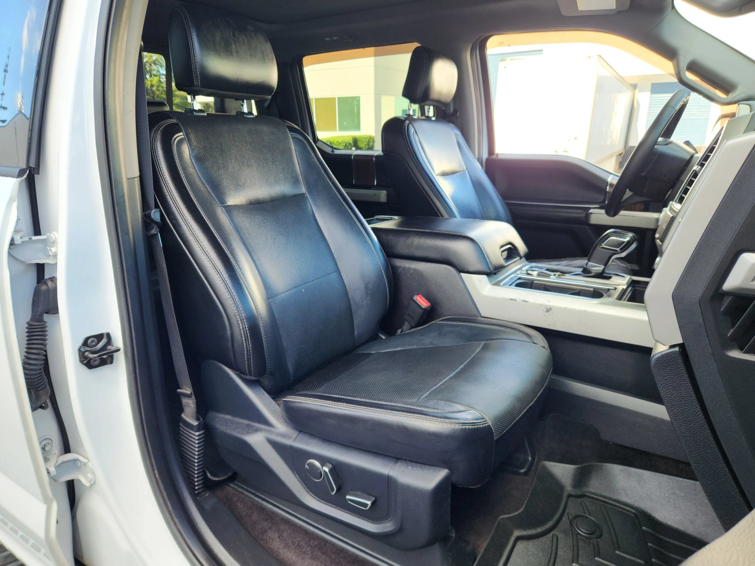 Used 2016 Ford F150 Lariat w/ Equipment Group 502A Luxury AWD/4WD image 22