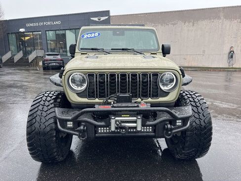 Used 2025 Jeep Wrangler Unlimited Rubicon AWD/4WD image 2