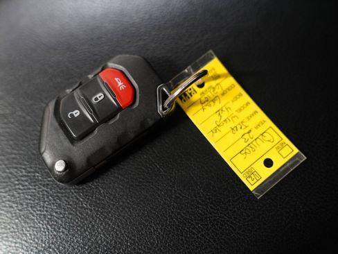 Used 2023 Jeep Wrangler Unlimited AWD/4WD image 30