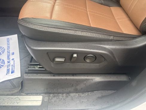 Used 2023 Chevrolet Silverado 1500 High Country w/ Technology Package AWD/4WD image 27