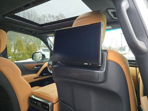 Used 2023 Lexus LX 600 4WD w/ Accessory Package (Z1) image 11