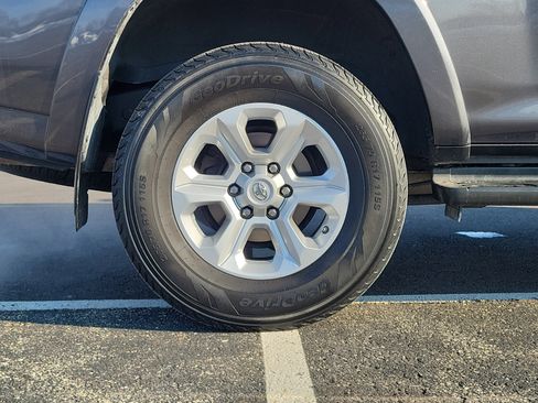 Used 2021 Toyota 4Runner SR5 Premium image 5