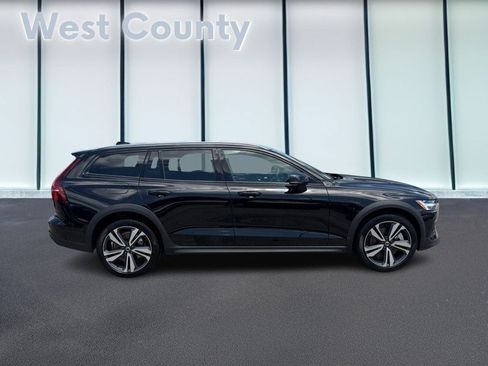 New 2026 Volvo V60 B5 Cross Country Plus w/ Climate Package AWD/4WD image 2