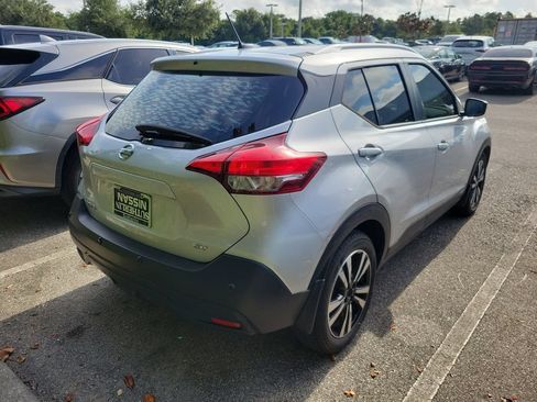 Used 2020 Nissan Kicks SV FWD image 3