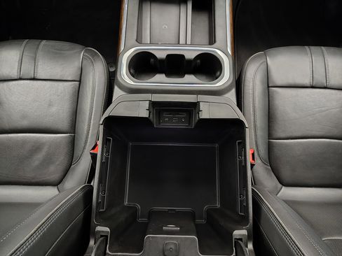 Used 2022 Chevrolet Silverado 3500 High Country w/ Technology Package image 38