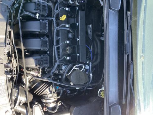Used 2015 Ford Focus SE w/ SE Sport Package FWD image 32