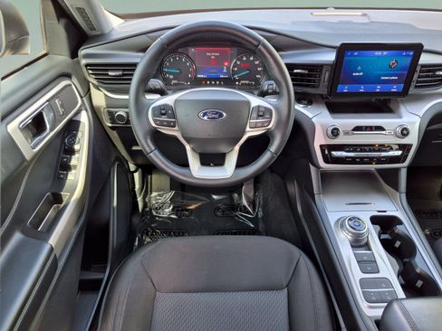 Certified 2022 Ford Explorer XLT RWD image 12