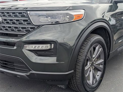 Used 2022 Ford Explorer XLT w/ Equipment Group 202A image 2