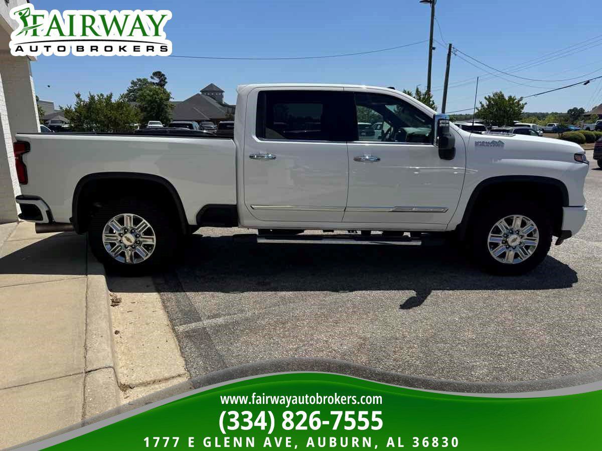 Used 2025 Chevrolet Silverado 2500 High Country w/ Technology Package AWD/4WD image 5