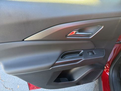 New 2026 Chevrolet Equinox EV LT image 27