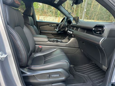 Certified 2025 Honda Pilot TrailSport image 10