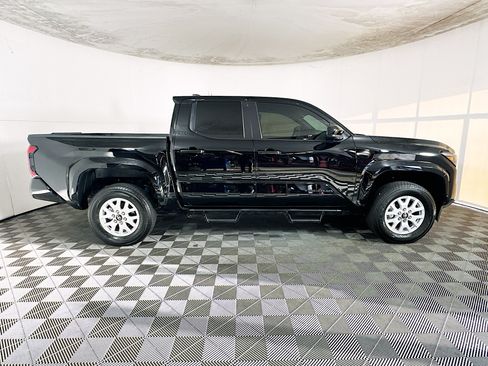Certified 2024 Toyota Tacoma SR5 AWD/4WD image 2