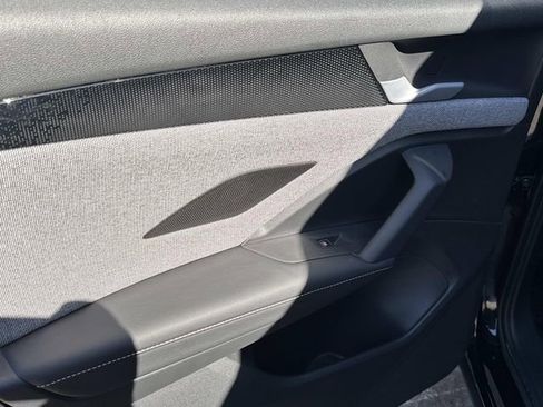 Used 2025 Volkswagen Tiguan S w/ 18" Wheel Package image 9