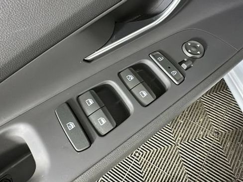 Used 2022 Hyundai Elantra SEL w/ Convenience Package FWD image 10