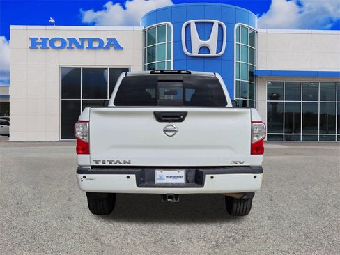 Used 2017 Nissan Titan SV image 4